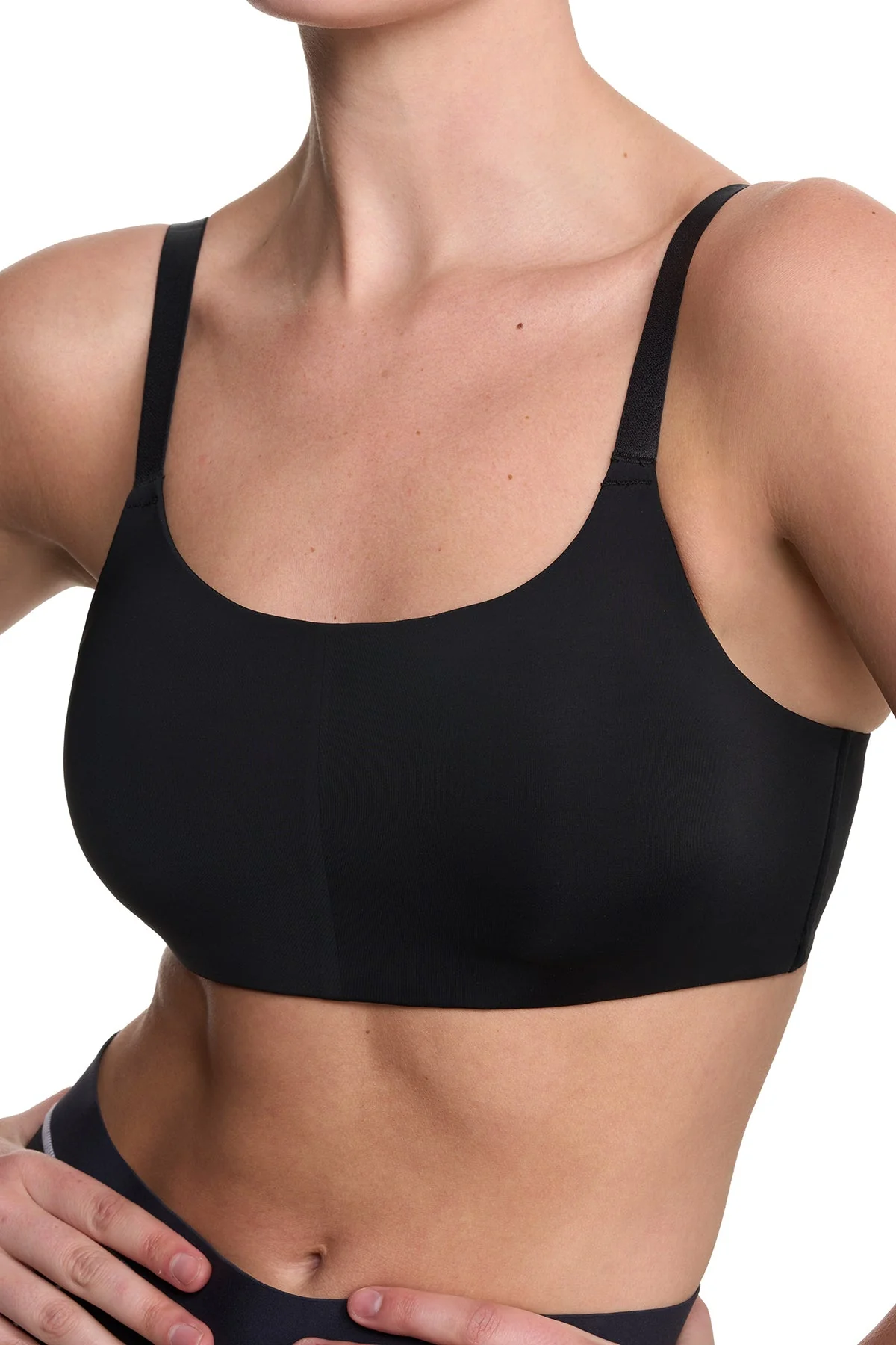 Elevate Convertible Wireless Sports Bra - Image 4