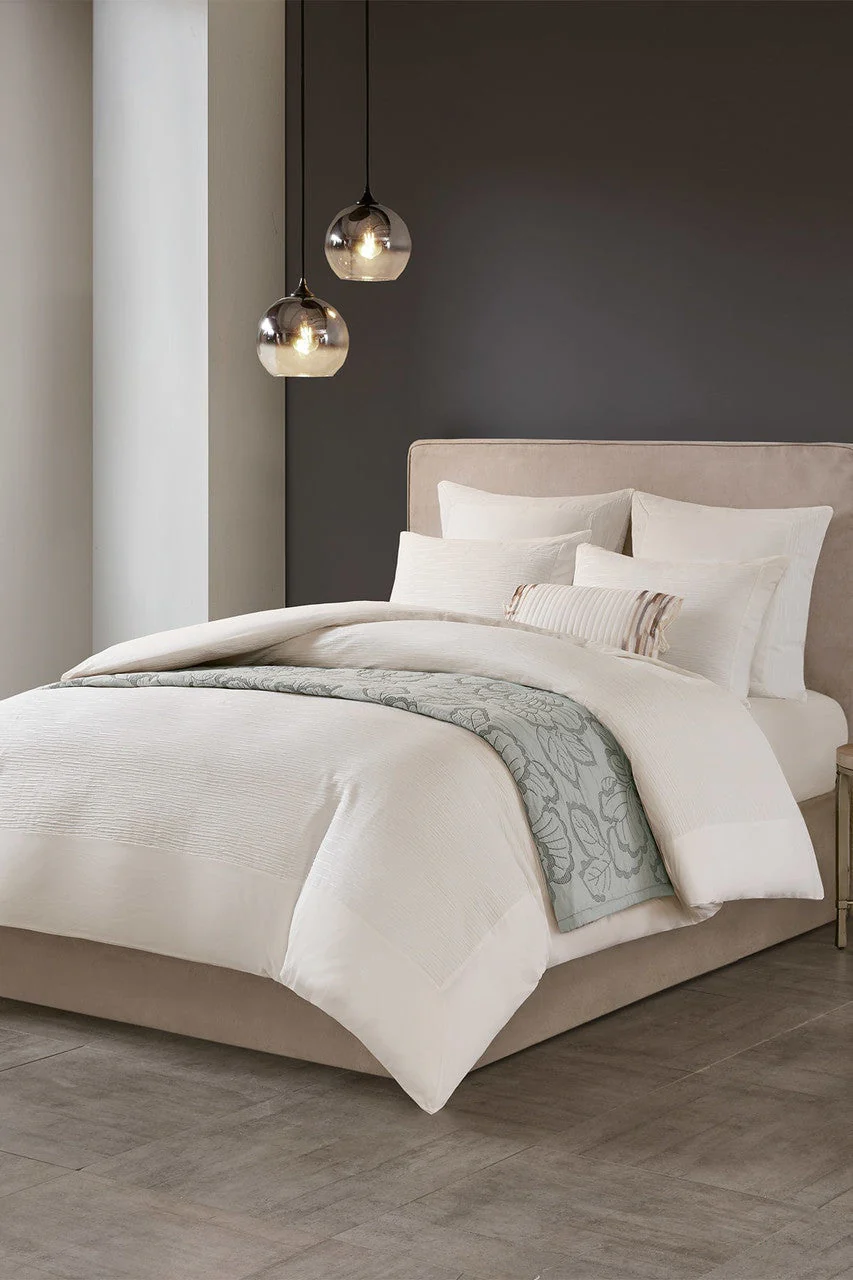 Hanae White Comforter Set - Image 2