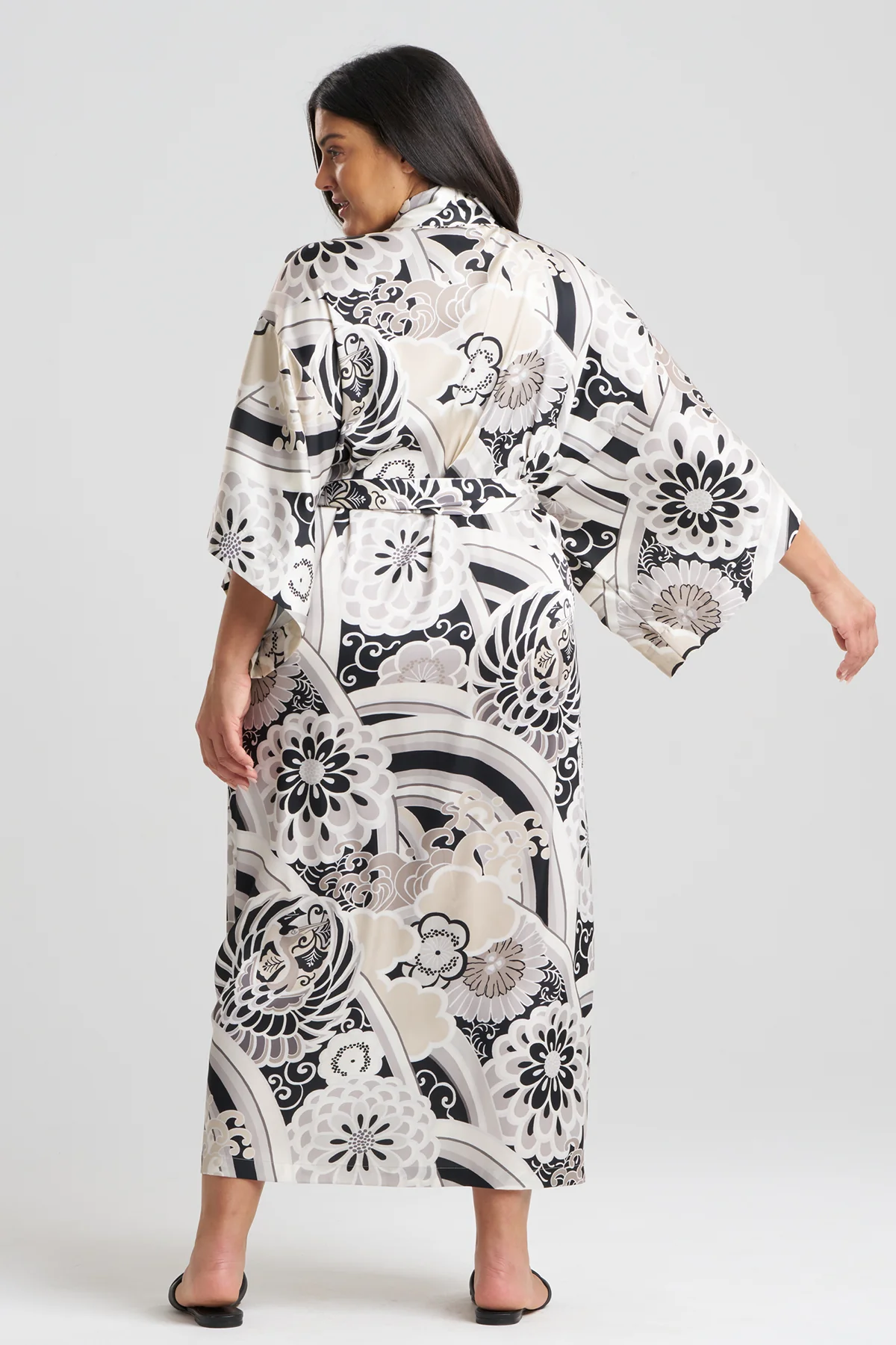 Medallion Robe - Image 5