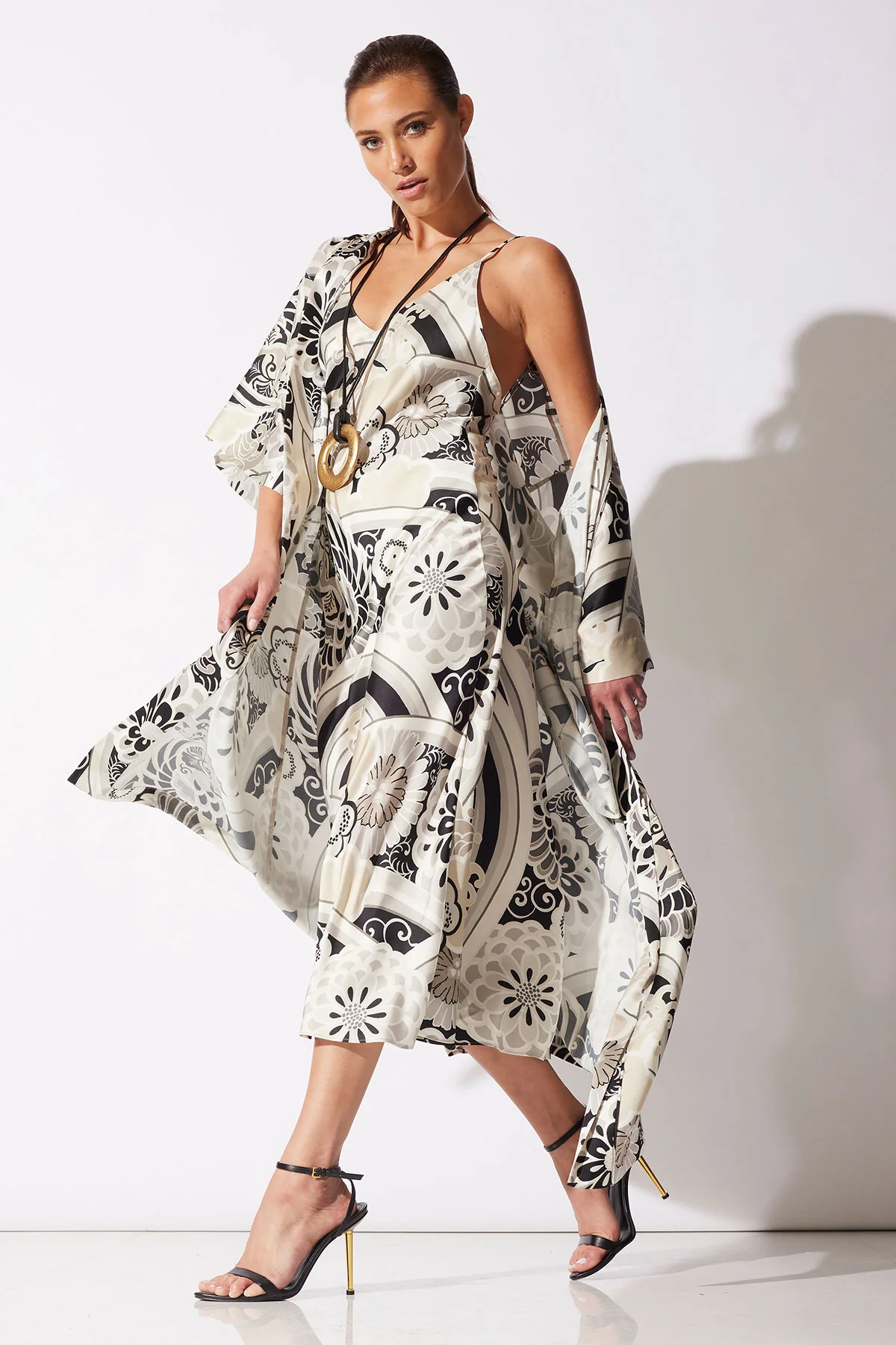Medallion Robe - Image 6