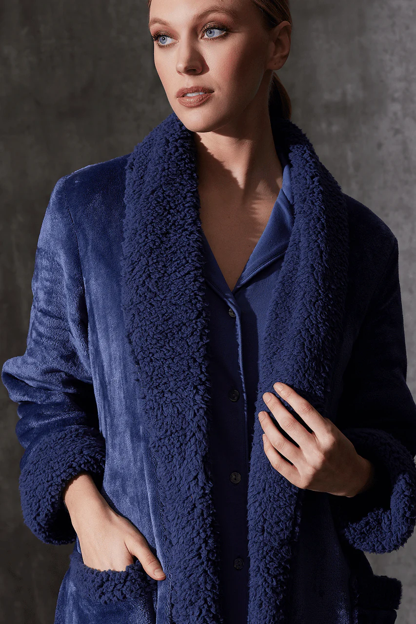 Plush Sherpa Robe - Image 4