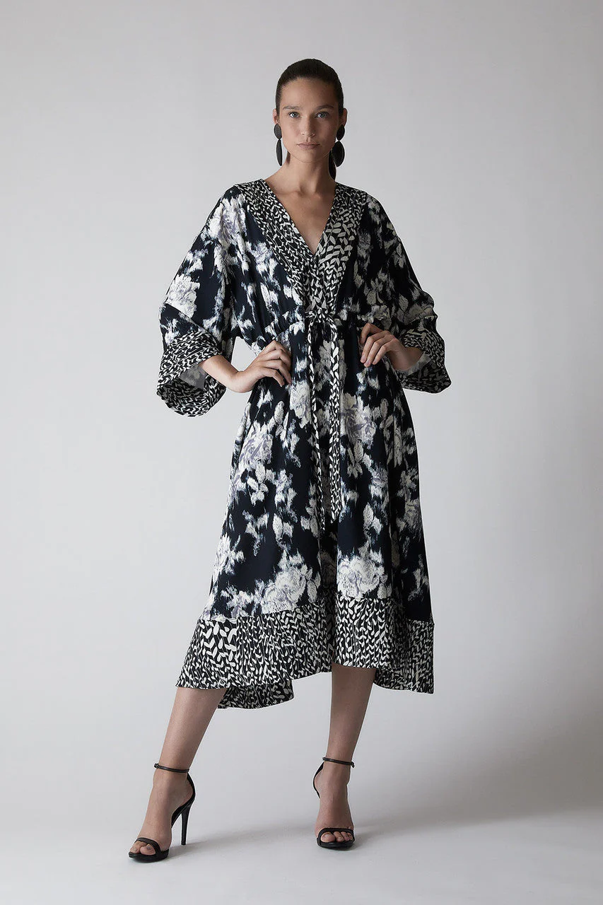 Tie-Dye Floral - Fluid Crepe Kimono Dress - black with white - Image 4