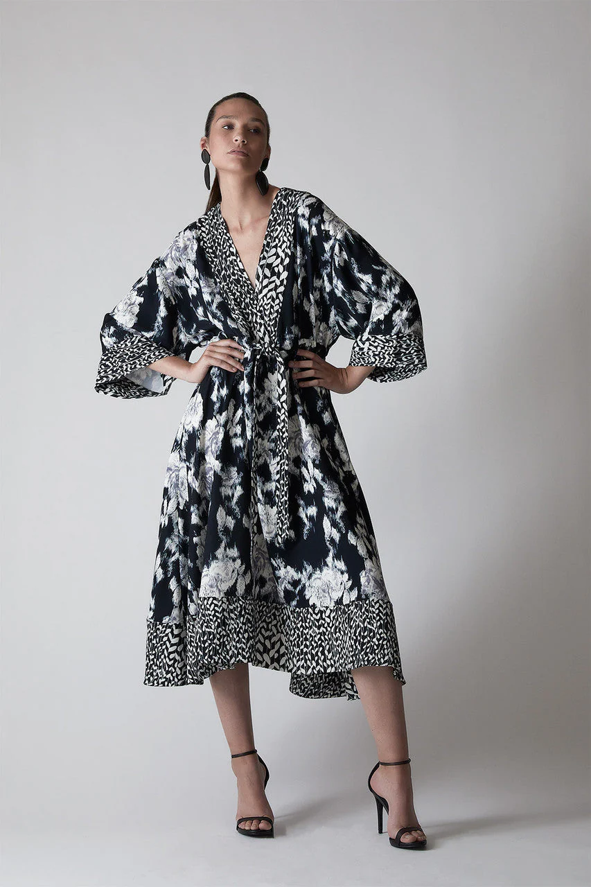 Tie-Dye Floral - Fluid Crepe Kimono Dress - black with white - Image 5