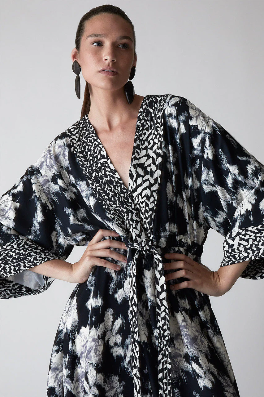 Tie-Dye Floral - Fluid Crepe Kimono Dress - black with white - Image 6